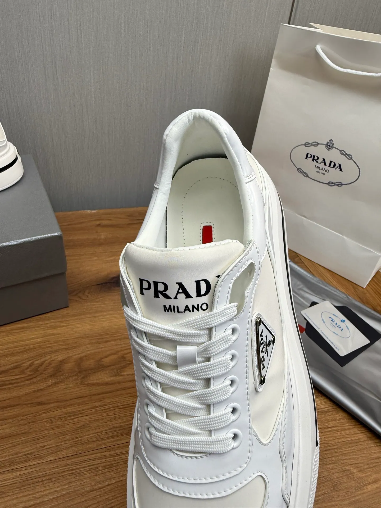 Men's shoes 💰580💰 [PRADA] Hot-selling men's shoes shipped 👏Official website synchronized ⬆️ Original cowhide fabric + cowhide lining, cowhide feet 🐮 1:1 shipment ✔️Original original sole, 38-45 (45. Customized, non-refundable)